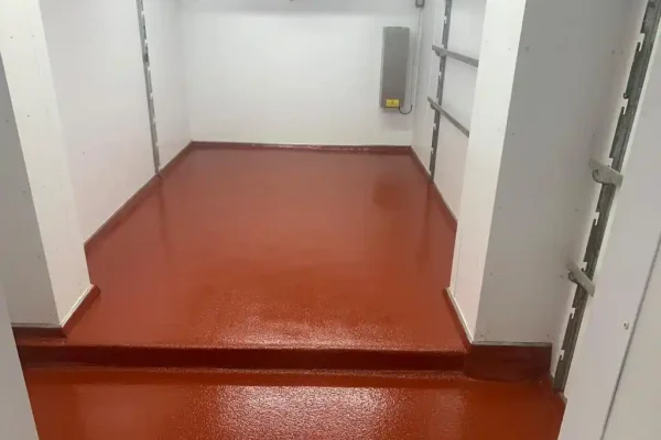 Food-safe hygienic resin flooring screed in a production area